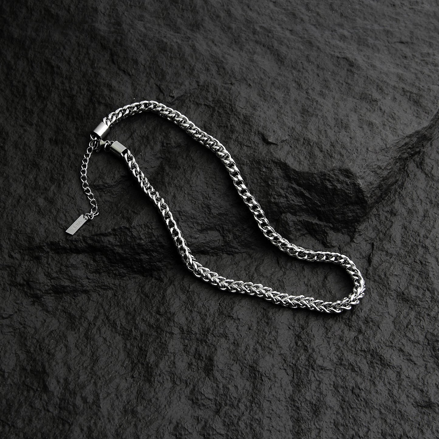 SIMPLE CHAIN NECKLACE