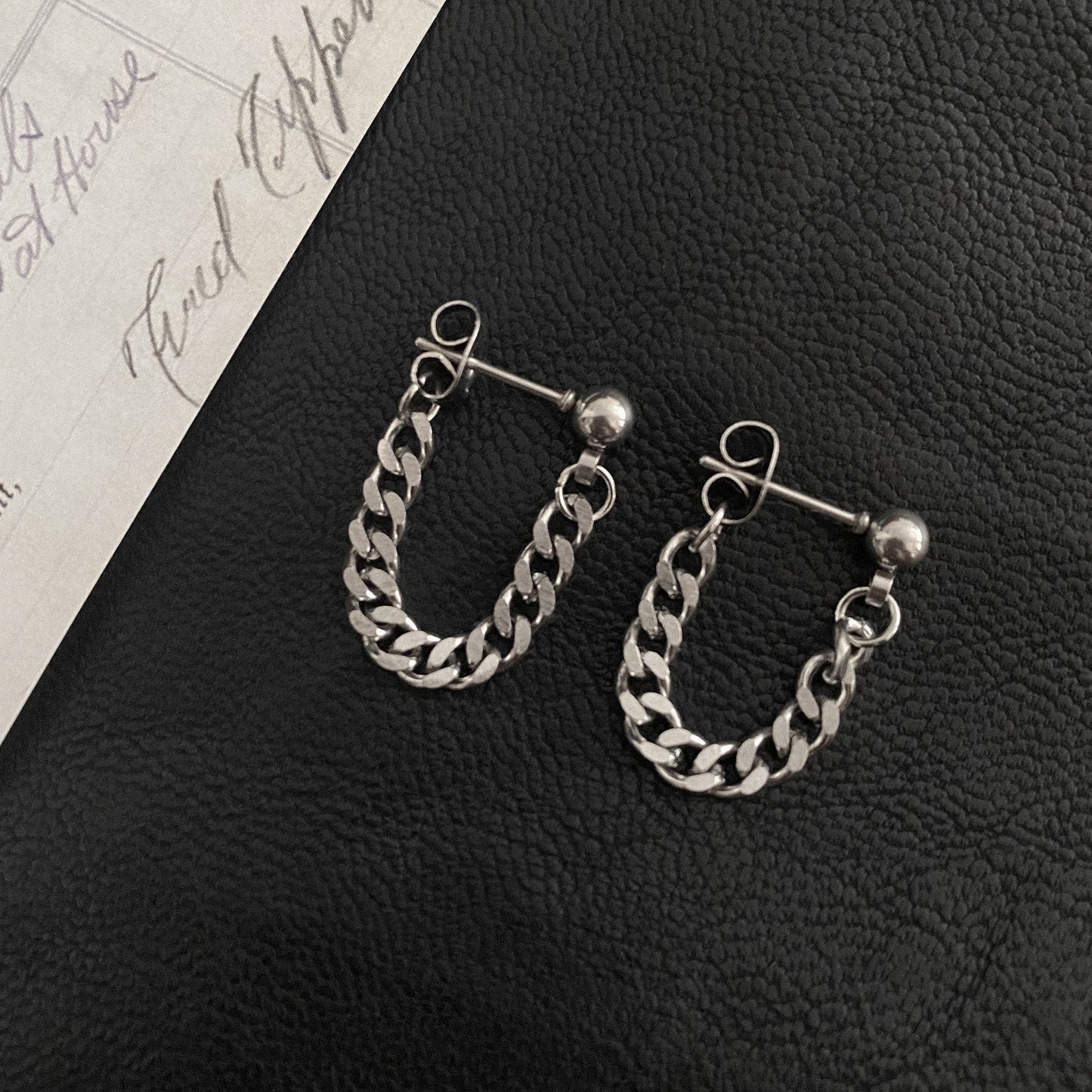 DANGLE CHAIN EARRING